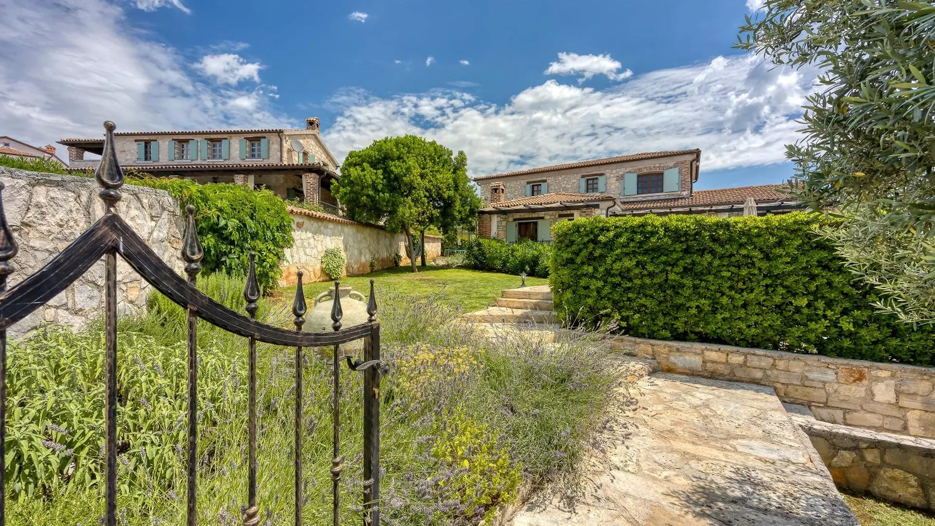 Vila Aryana With Pool - Happy Rentals Sveti Lovrec Pazenaticki Croatia