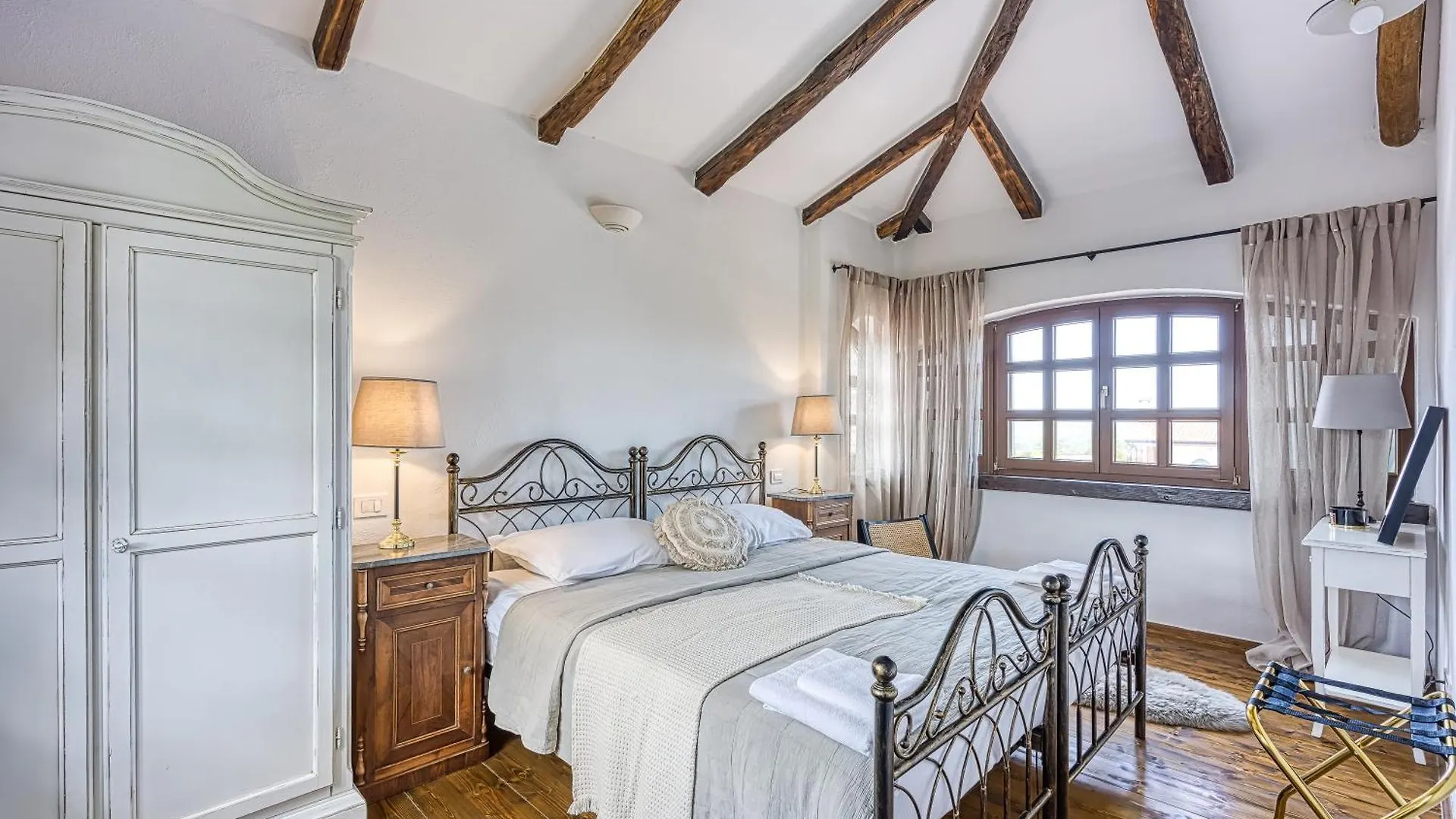 Vila Aryana With Pool - Happy Rentals Sveti Lovrec Pazenaticki Villa