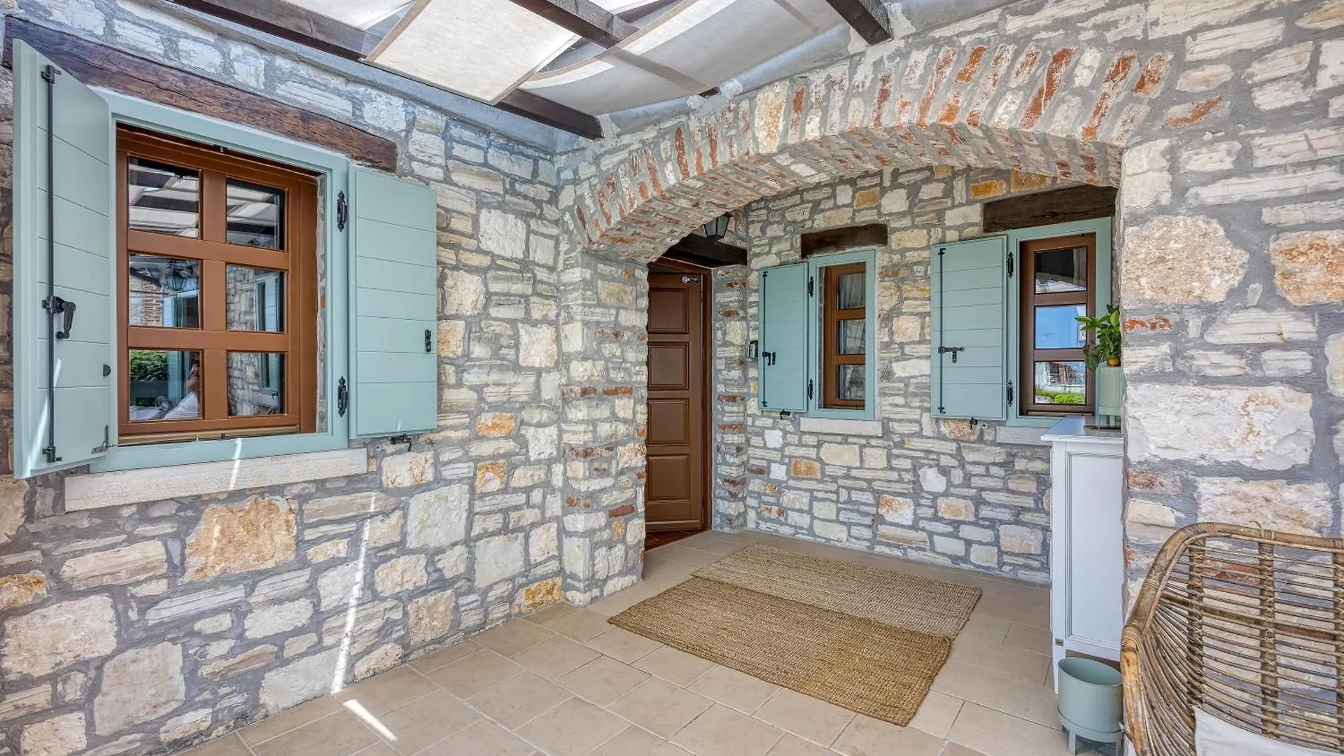 Vila Aryana With Pool - Happy Rentals Sveti Lovrec Pazenaticki Croatia