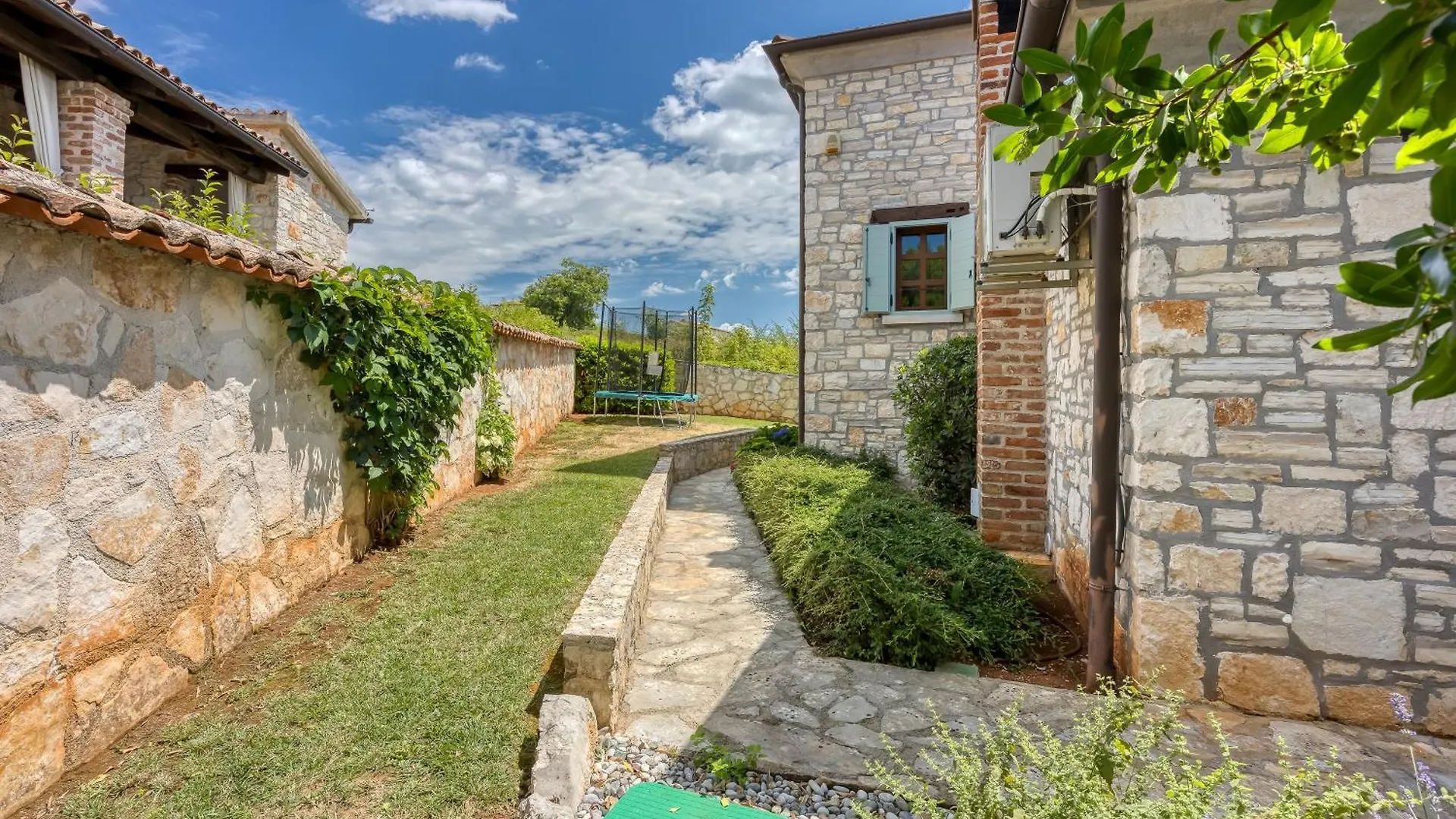 Vila Aryana With Pool - Happy Rentals Sveti Lovrec Pazenaticki 0*,  Croatia