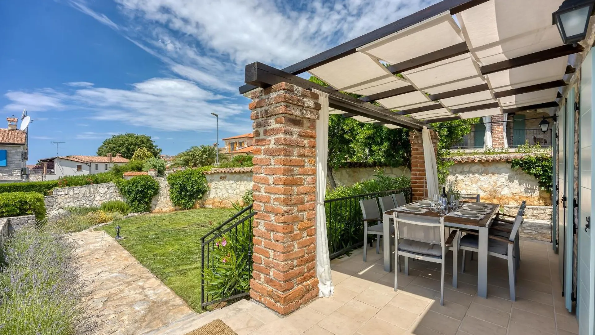 Villa Vila Aryana With Pool - Happy Rentals Sveti Lovrec Pazenaticki Croatia
