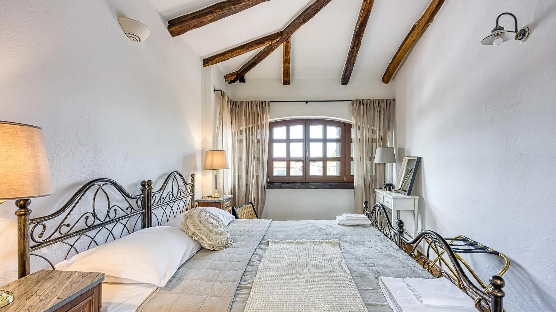 Vila Aryana With Pool - Happy Rentals Sveti Lovrec Pazenaticki