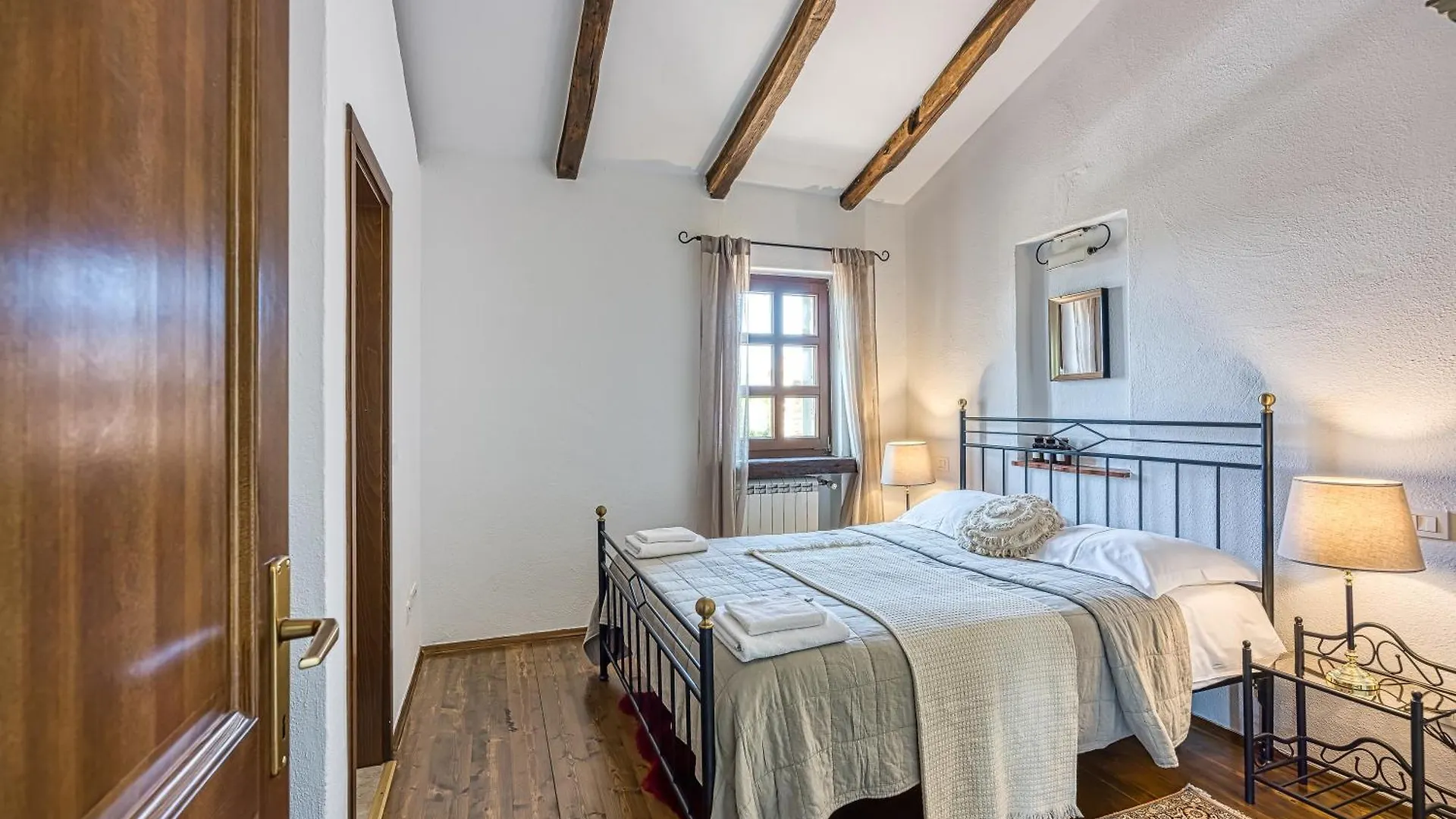 Villa Vila Aryana With Pool - Happy Rentals Sveti Lovrec Pazenaticki
