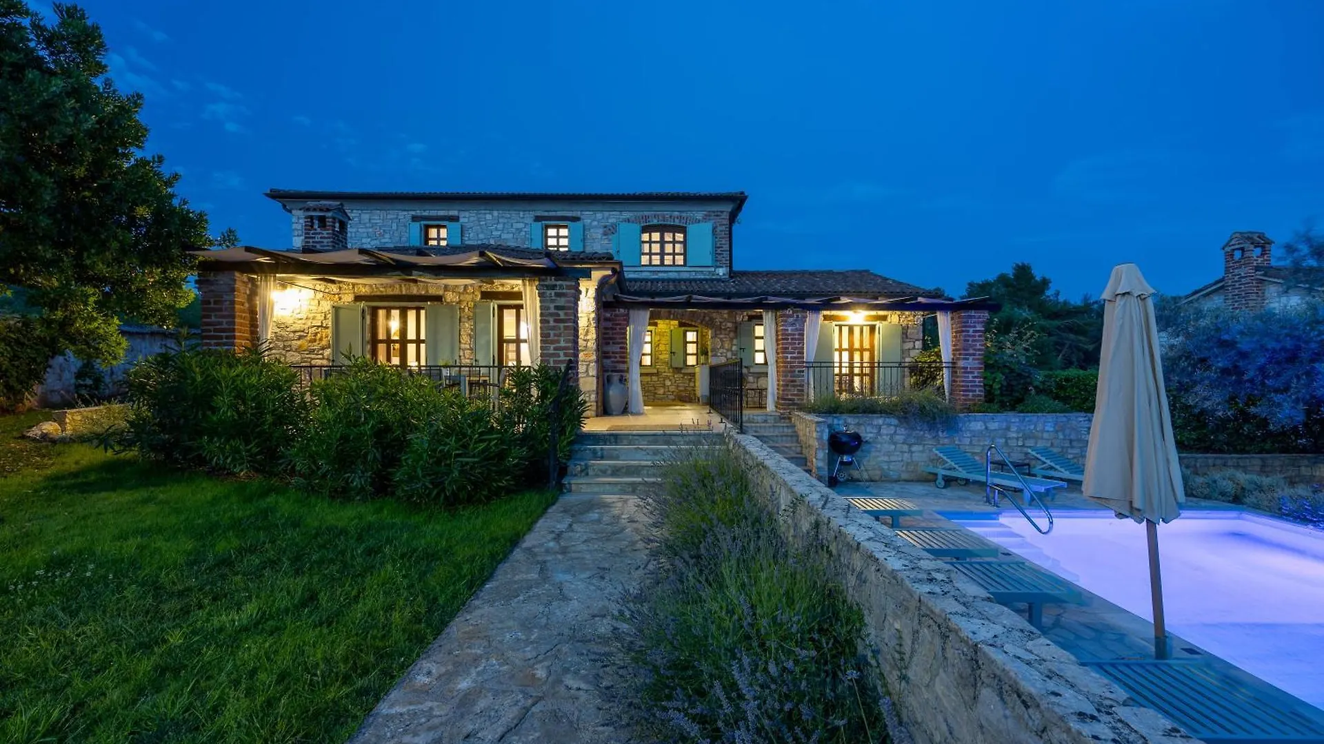Villa Vila Aryana With Pool - Happy Rentals Sveti Lovrec Pazenaticki