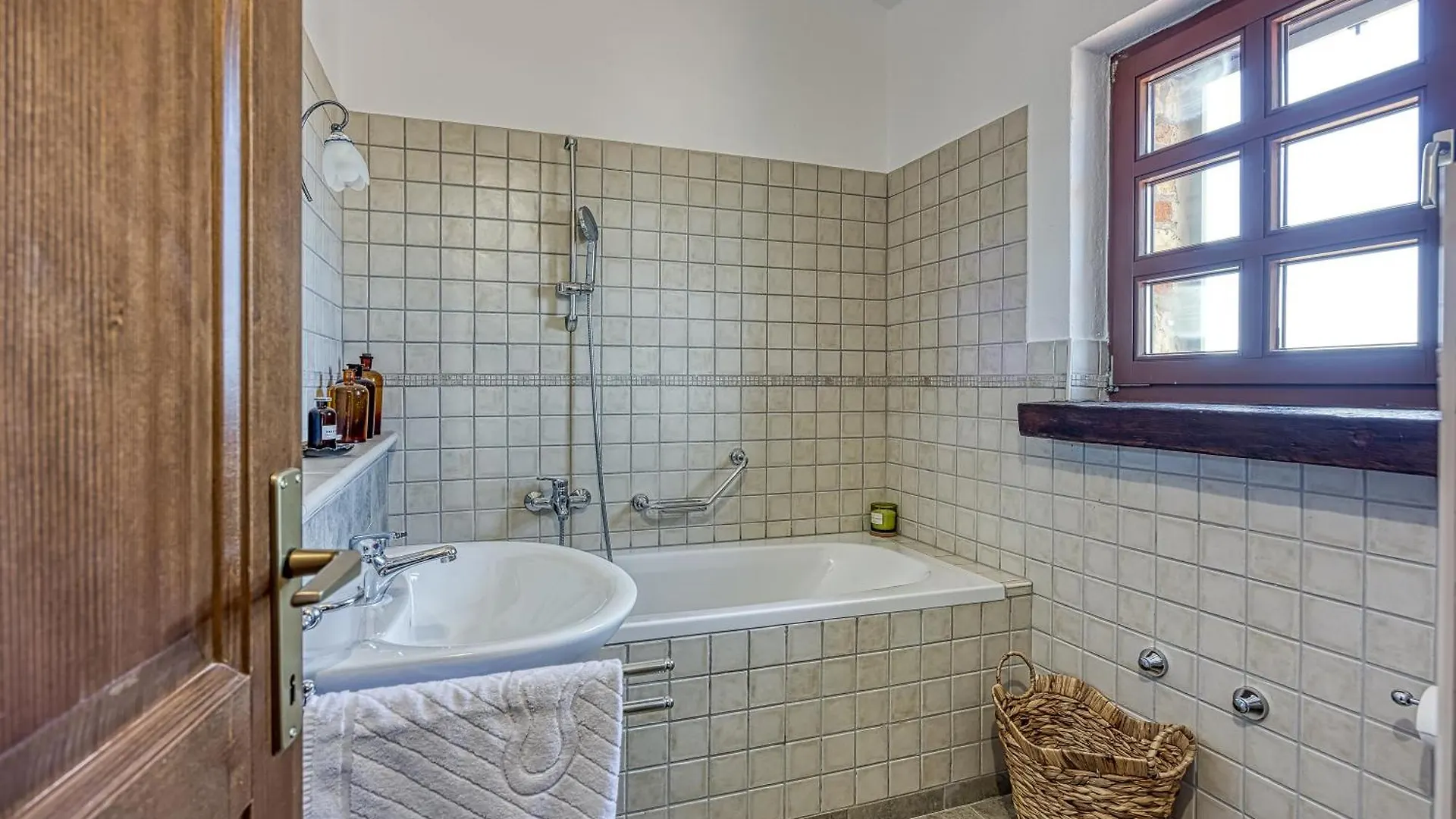 Vila Aryana With Pool - Happy Rentals Sveti Lovrec Pazenaticki Villa